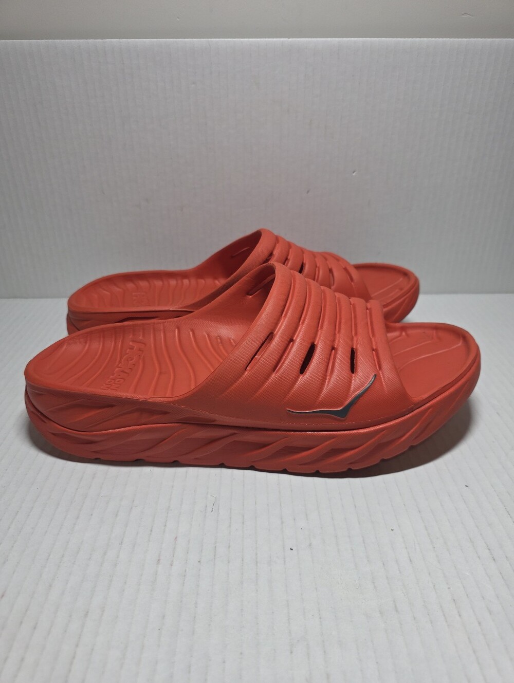 Hoka one One Ora Recovery Slide Men’s Size 10 Orange Sandals - Picture 1 of 7